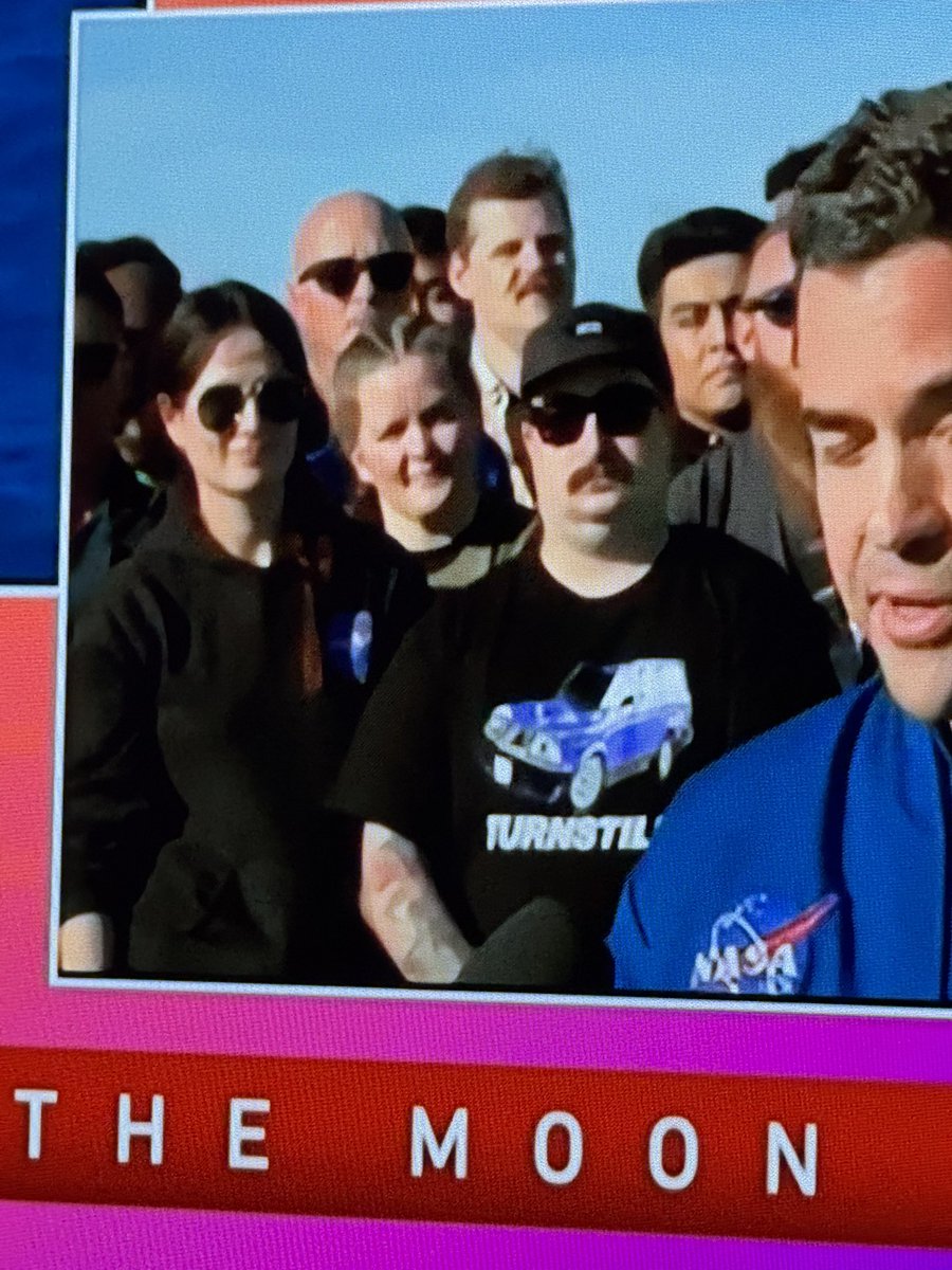 shoutout to this hero #artemisii