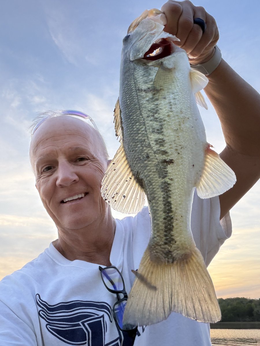RichieHughes11's tweet photo. Every now and then! Springtime on the TN river. #Fishing #Bass https://t.co/ighbvNsBrL