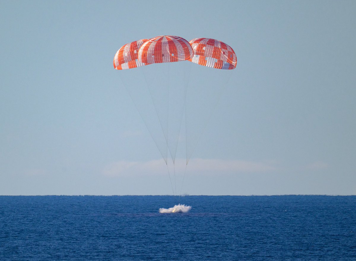 SPLASHDOWN of ARTEMIS II🚀