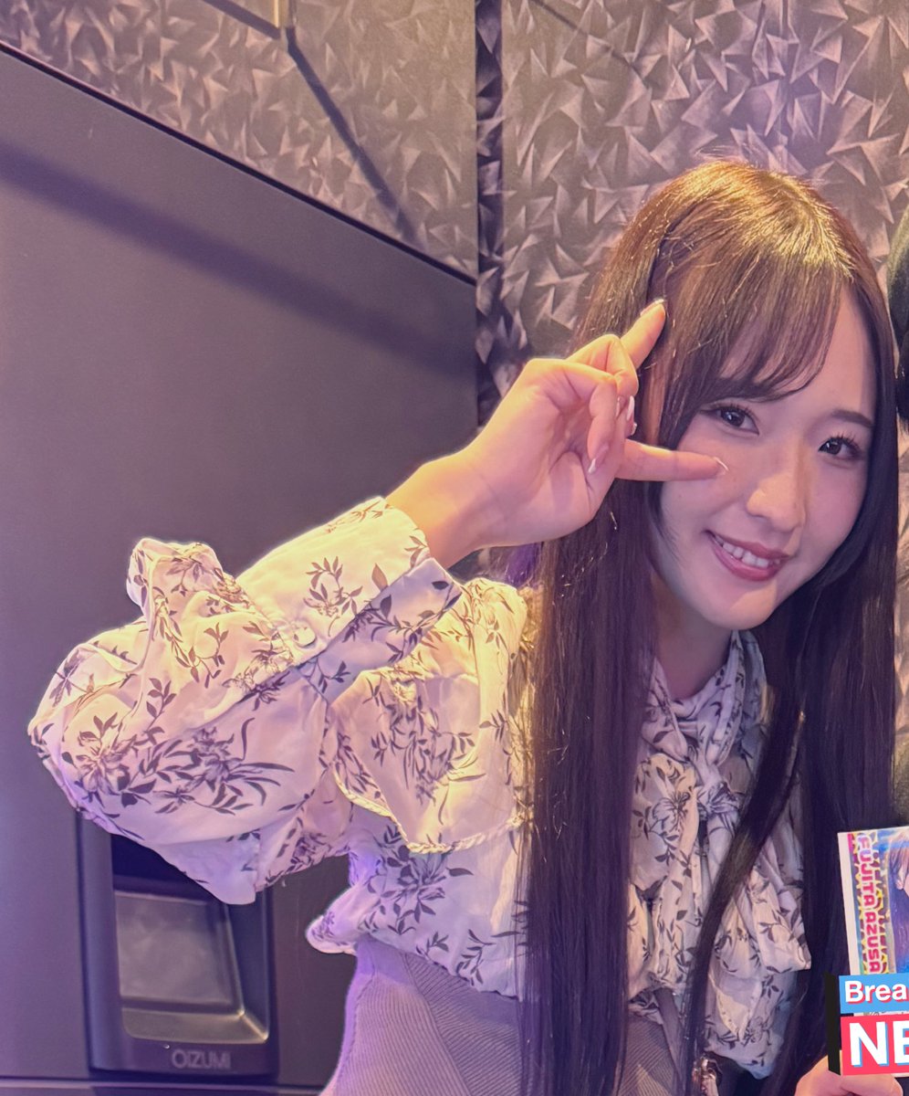 noadaisuke's tweet photo. 名古屋から2日も経たぬうちに
藤田あずさちゃんの
来店イベント123横浜西口へ

今回はお手製の
グラフィックを持って
行きました🫡

今回も腕組んでもらえた！
頭ごっつんすいません🙇

また会いに行こう✨
#藤田あずさ ちゃん https://t.co/KZm5GH4upt