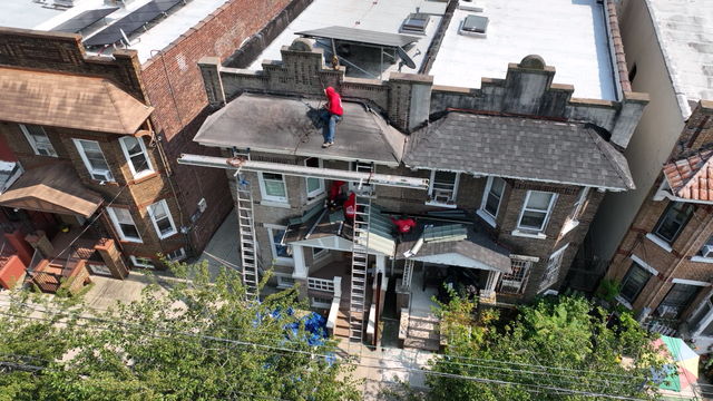BBushwick98239's tweet image. Do it right once… or fix it again later.
We choose the first. ✔️
.
#BrooklynNY #RoofingDoneRight #QualityWork #BuiltToLast
