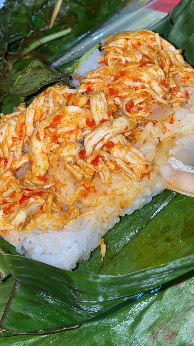 MET SARAPAN DAN SELAMAT WEEKEND YA GES. ini ak beli nasi bakar ayam kemangi enak bgt cuma 6rb tp isinya melimpah😭❤️