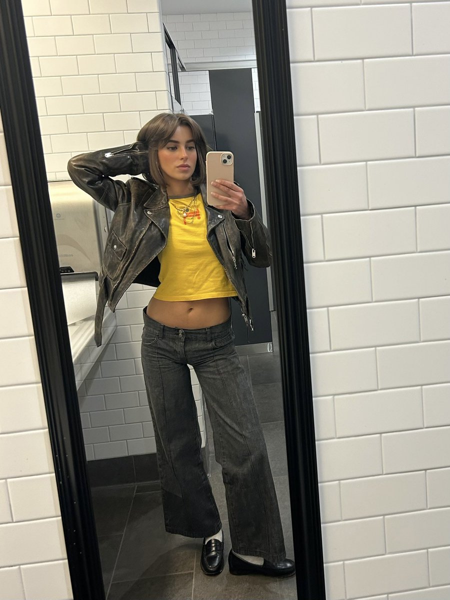 claudia roussel tweet media