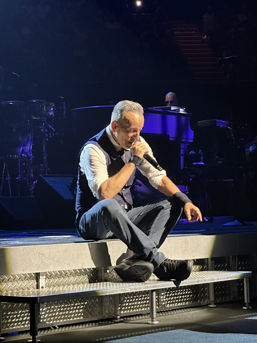 walsha's tweet photo. Bruce Springsteen &amp; The E Street Band - Land of Hope and Dreams Tour  #BruceCrew https://t.co/BkkNNAco9N