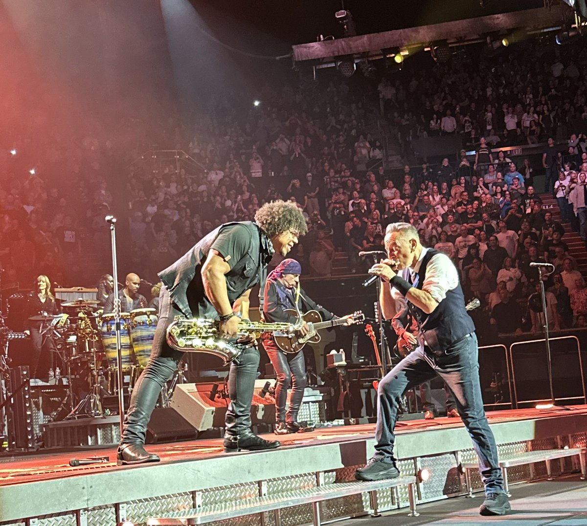 walsha's tweet photo. Bruce Springsteen &amp; The E Street Band - Land of Hope and Dreams Tour  #BruceCrew https://t.co/BkkNNAco9N