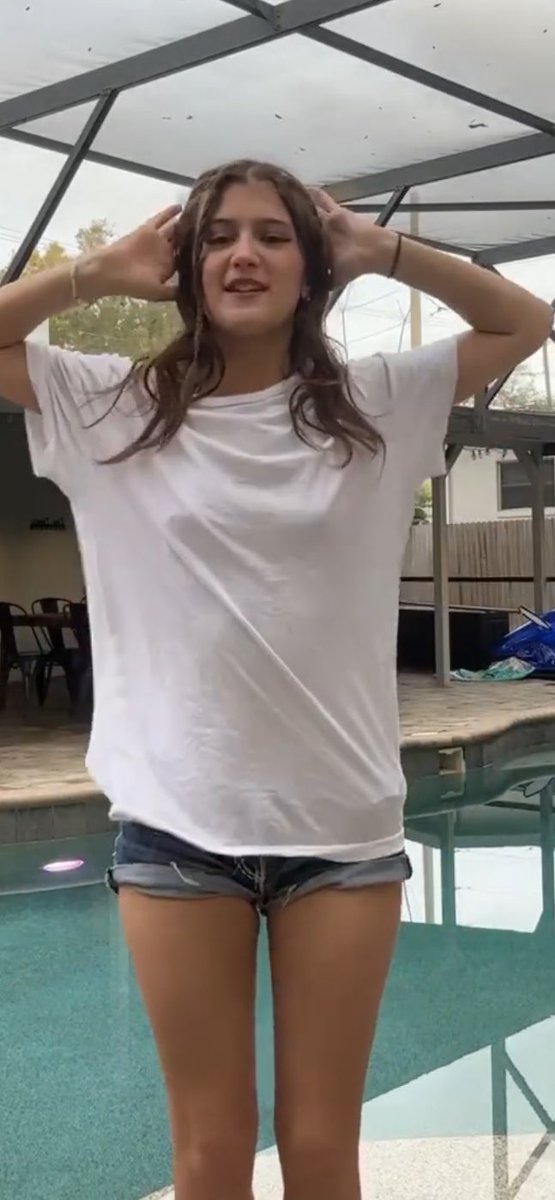 angelaedtw's tweet photo. @sianais_ JENNY POPACH!!! Ever sense 2020, although we are similar weights 90-100 I find that her body structure is very different from mines her legs look like doll legs she’s also shorter than me which makes her body composition look different for mine but she is my thinspooo💔🥹 https://t.co/yr3L1X9m2T