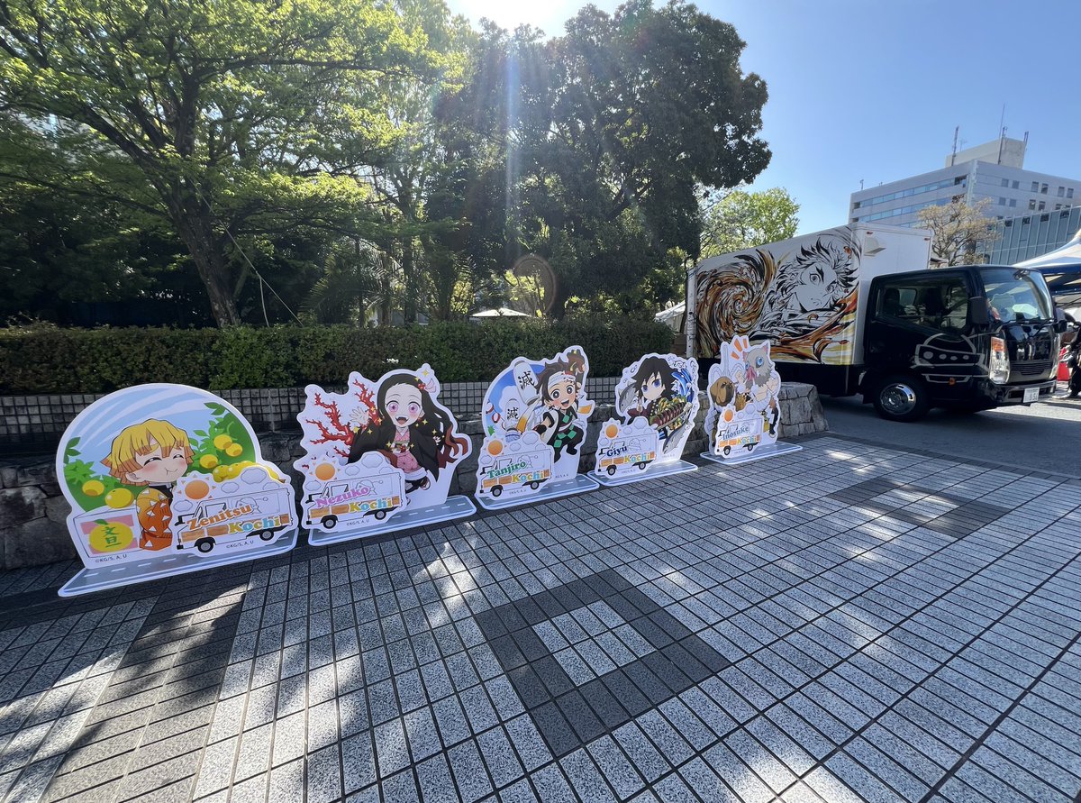 nyankyo299's tweet photo. 会場下見。小さな公園なので、少し歩けばすぐTOGO2の車を発見できます。まだ設営中でした。公園内にステージが作られて、またイベントに合わせて、様々な飲食の出店が出るようですが、そちらもまだ準備中。空腹なので、朝ごはんを食べに移動!
#ufotablecafetogo2
#47journey https://t.co/vTNmLxsX97