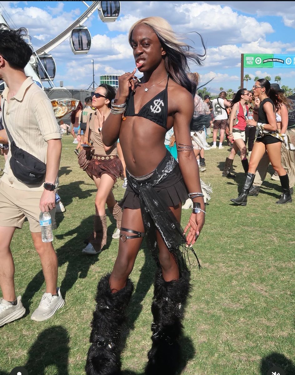 Christeyeuh tweet media