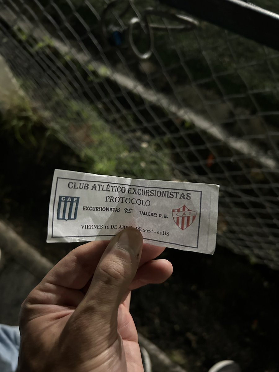Deferojoynegro's tweet photo. Así que andan regalando entradas por la cercanía del estadio?

Más chico no tenes? https://t.co/4hdE3S6tgz