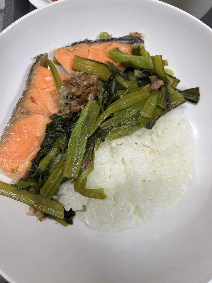 いそたにおおば tweet media