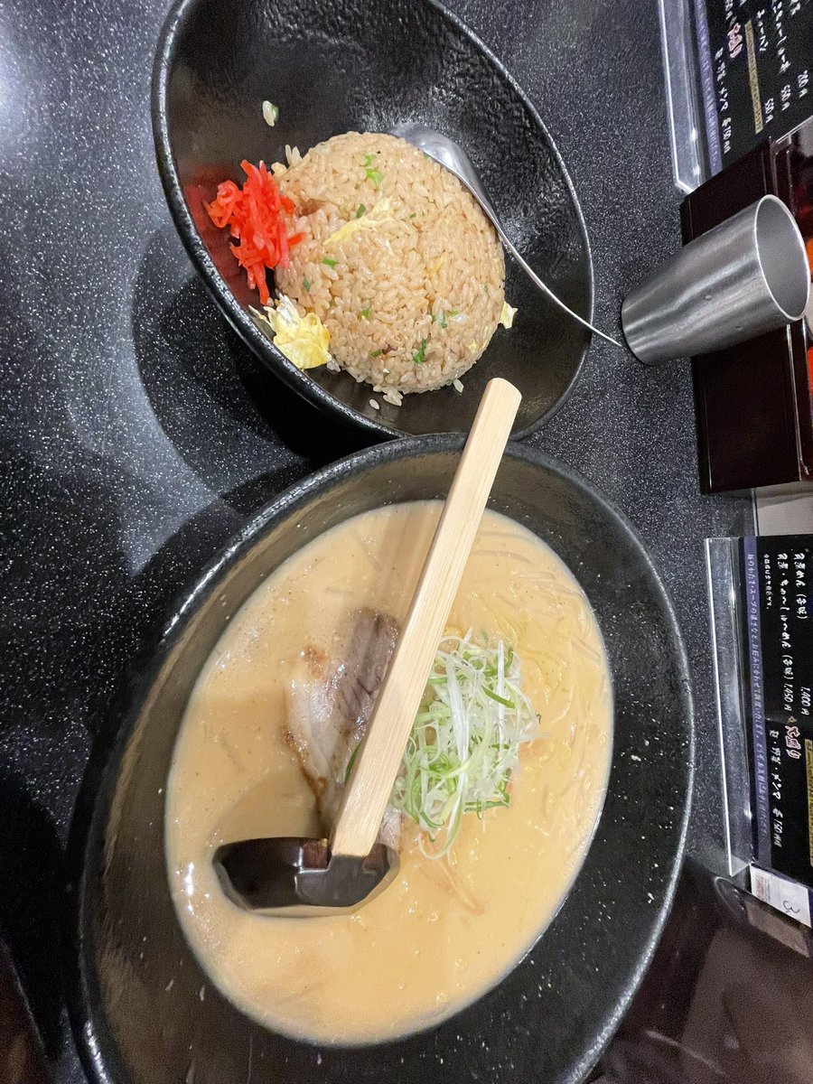 SqMuG's tweet photo. 北海道でラーメンばっか食ってたな https://t.co/dJ6VuPU1Wr