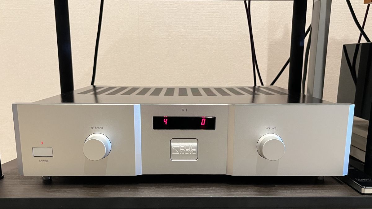 Yokkaichimusen's tweet image. #ソウルノート の #プリメインアンプ A-0とA-1、#DAC のD-1、#フォノアンプ のE-1を今日11日と明日の12日の２日間お店でお聴きいただけます。寝起きが良くないと営業さんから聞いているので💦朝から電源入れてスタンバイしております。😊ご試聴予約は：059-345-0931
#SoulNote #スピーカー #四日市