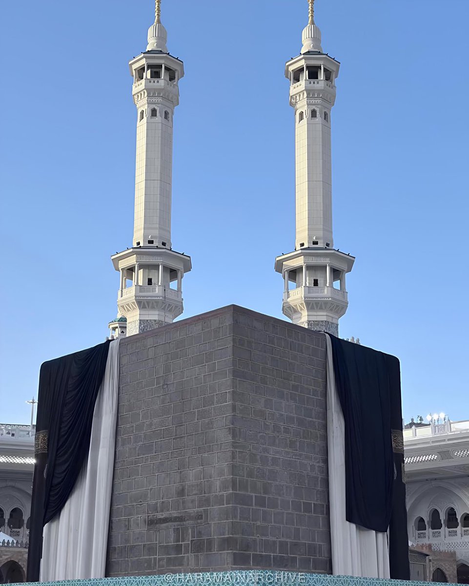 This is historic. The Holy Kaaba unveiled in a way unseen for centuries, a moment no generation has ever witnessed before... 🕋🤍