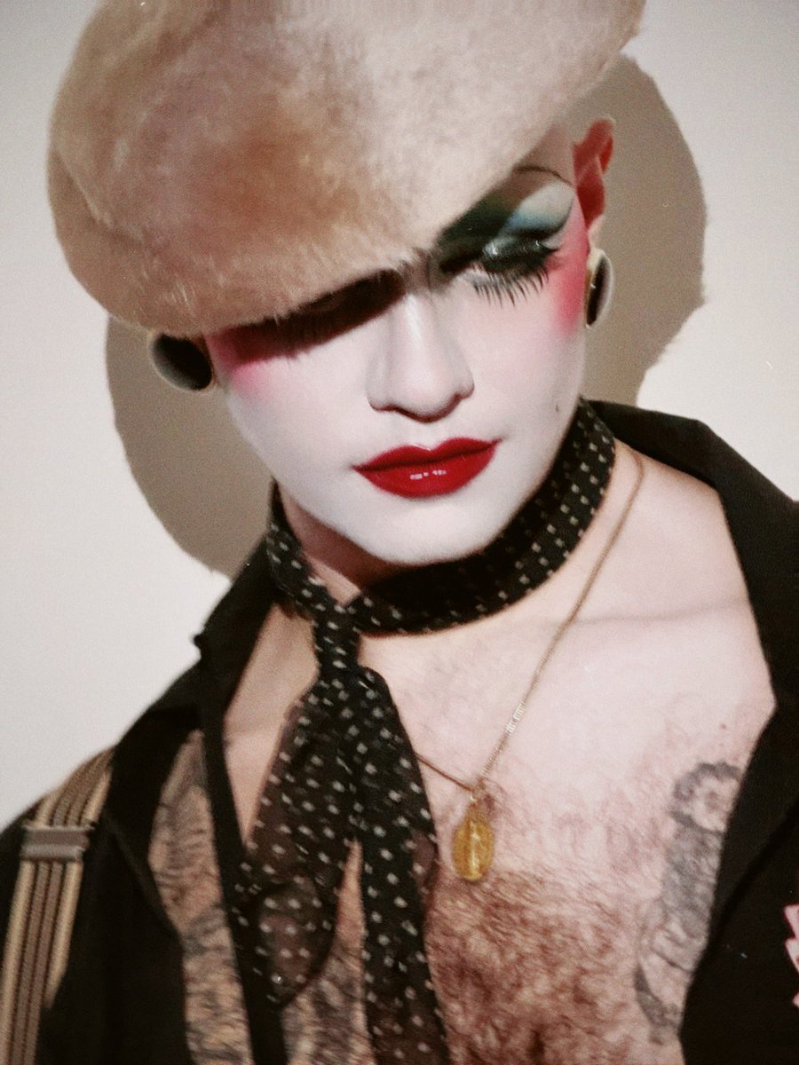 ivanawonder's tweet photo. Poupeé de cabaret https://t.co/26QZheQtT6