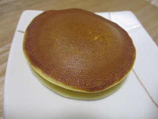 大興・金針（茶藪雨香）久々に飲む雲南紅茶（滇紅）で一起喝茶！濃い目に淹れてモルティー、後味にカカオの香り、飲み易くミルクティーにも合わせやすいけれど、まずは、うっとりするまで紅緋色に輝く水色を堪能。