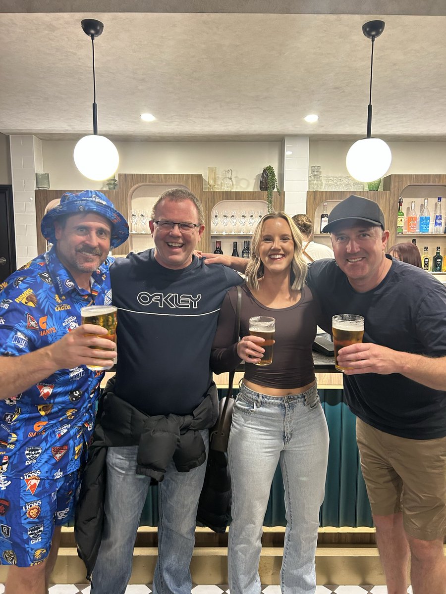 Ali_Lennerth's tweet photo. Gather Round Day 2 

Kicked off with the @dttalk live show with the legends. Celebrating 20 years of fantasy 🍻💪 @RoyDT @CalvinDT @WarnieDT 

Then straight into a VERY hard watch… Caleb Serong scraping to 85.

Hopefully the weather can come good for day 3 of footy! https://t.co/hwQlDlYscA