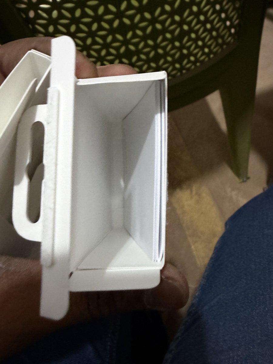OmkarNanda7's tweet photo. @Swiggy @SwiggyCares @jagograhakjago are absolute frauds. I have ordered apple charger/adapter from instamart and got a empty package. Upon complaining, I have been given mis information but no solution. Will file a case with honourable consumer court. https://t.co/I9qhPlapYo