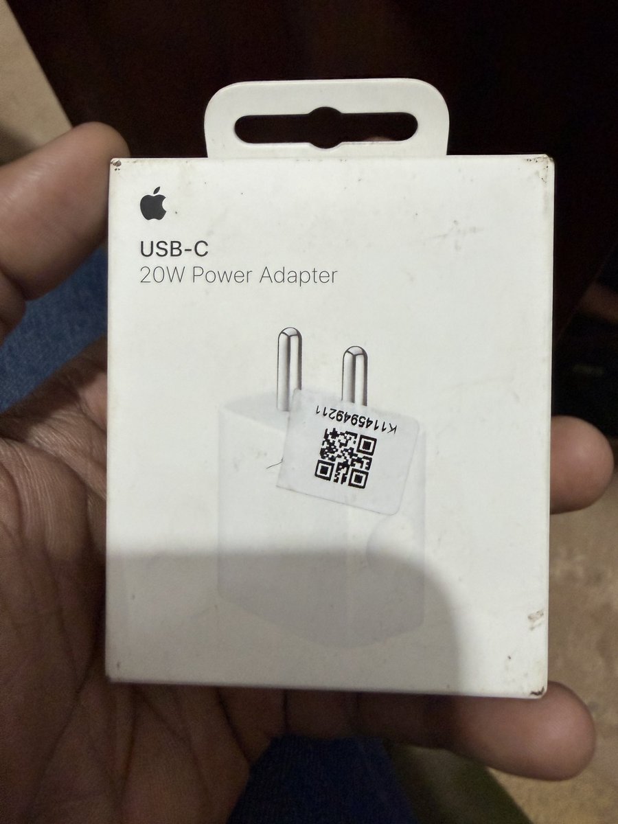 OmkarNanda7's tweet photo. @Swiggy @SwiggyCares @jagograhakjago are absolute frauds. I have ordered apple charger/adapter from instamart and got a empty package. Upon complaining, I have been given mis information but no solution. Will file a case with honourable consumer court. https://t.co/I9qhPlapYo
