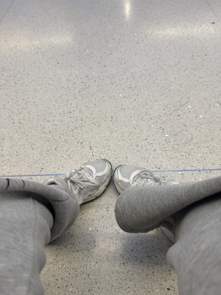 wablowrld's tweet image. i’m hot #and sweaty i hate this