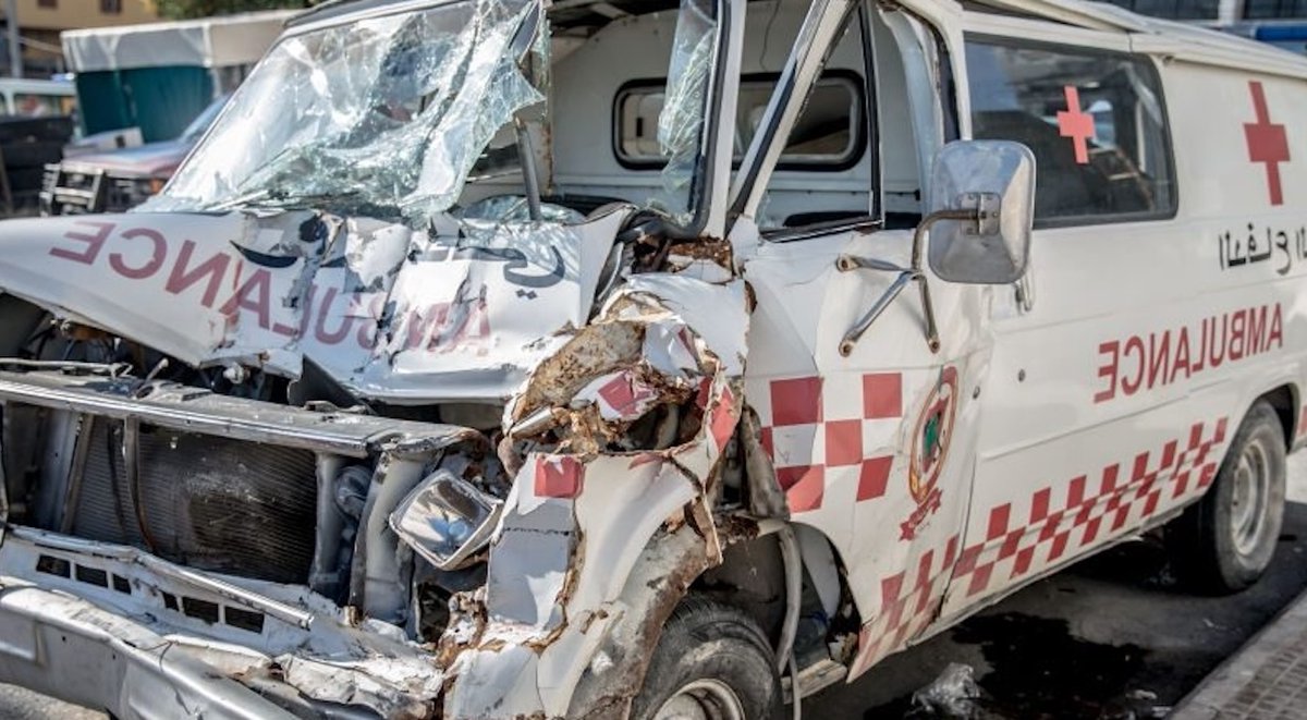 Libano (Video): i medici hanno rimosso
i simboli dai tetti delle ambulanze per evitare attacchi israeliani

Lebanon (video): Doctors had to remove Symbols 
from the Roofs of Ambulances to Avoid Israeli strikes

gospanews.net/en/2026/04/11/…

#IranWar‌ #iranusisrael #NetanyahuTerrorist