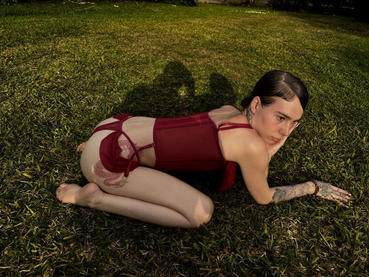 Graceland 🍓❇️ tweet media