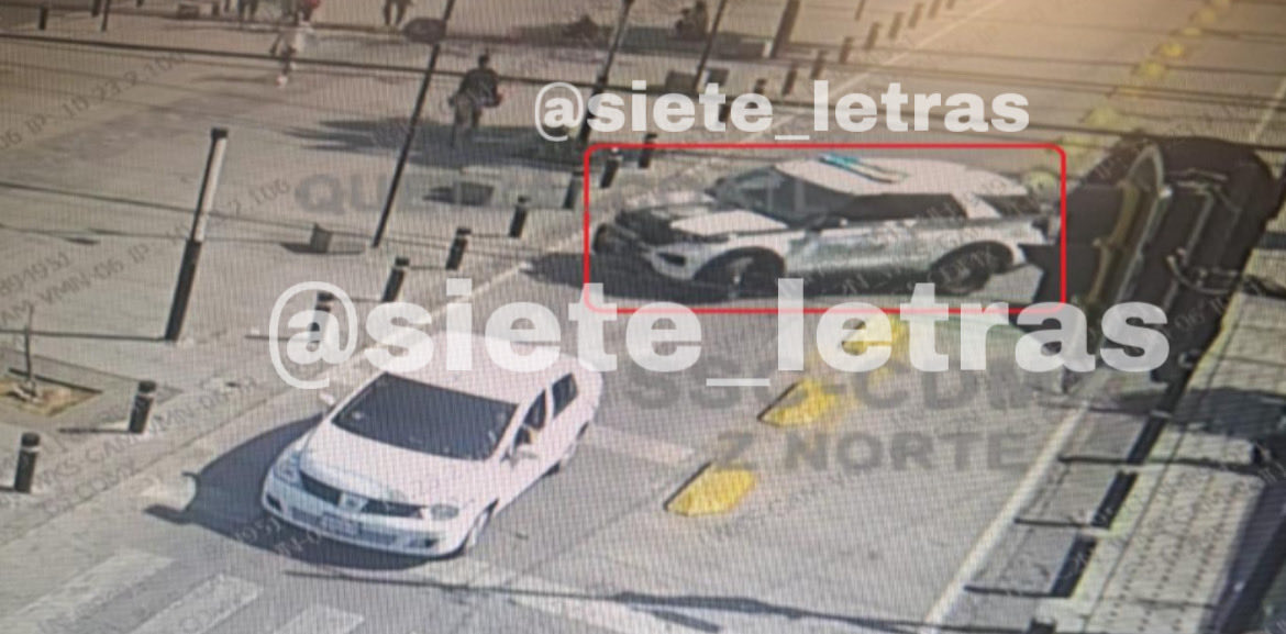 Captan patrullas que usaron en ASALTO:

Estas unidades fueron grabadas por C2 Norte cuando llegaron a la compra venta de un coche en <a href="/TuAlcaldiaGAM/">Alcaldía Gustavo A. Madero</a> para intimidar al dueño.

Los policías le robaron a la víctima un Seat y sus papeles, justo como los atracadores de Market Place.