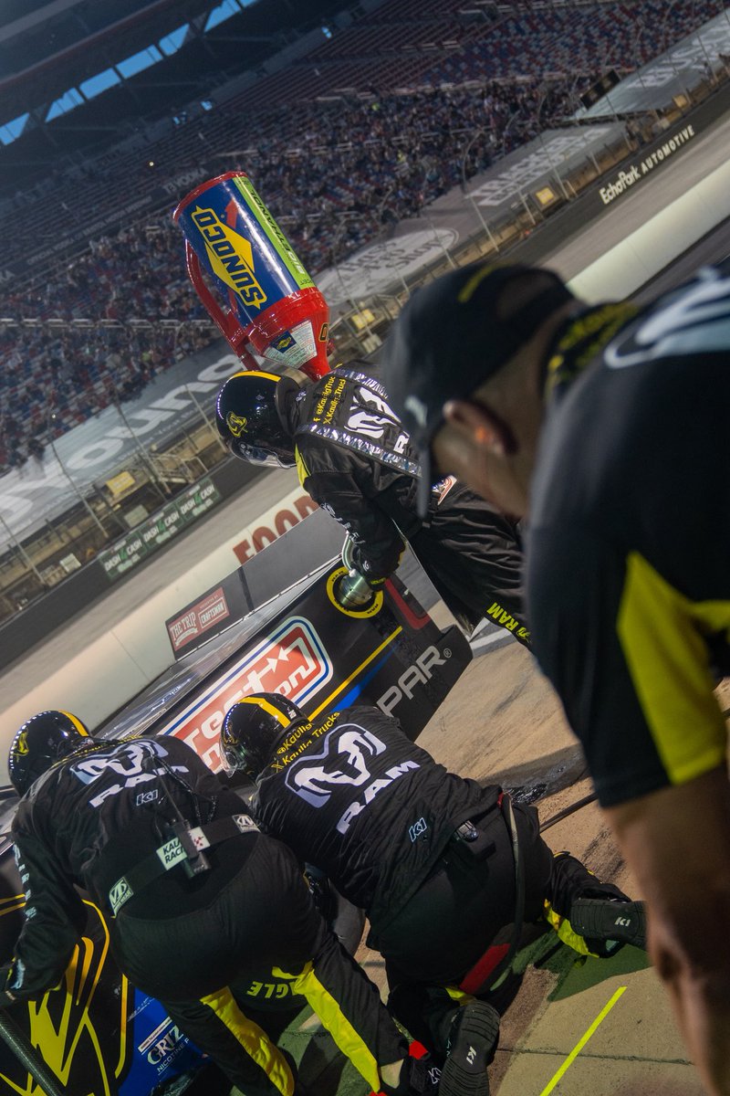 Kaulig_Trucks's tweet photo. Since he was penalized, the @OfficialMOPAR Ram 1500 hit pit road for tires and fuel. 

Still 100 laps to make headway. https://t.co/qyLh4cDFuM