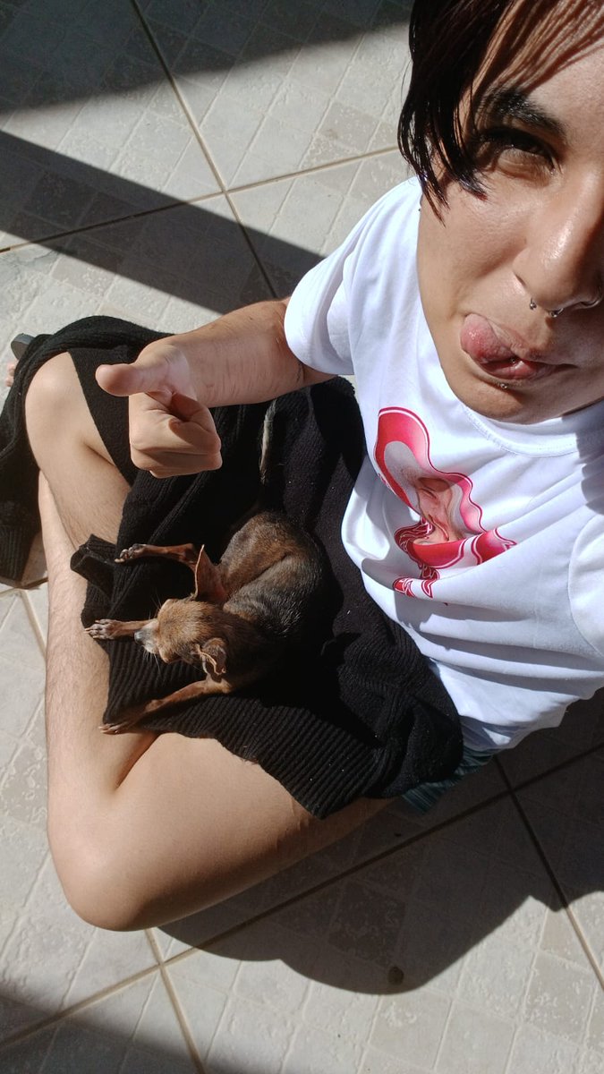 necroleoth's tweet photo. To com vontade de chorar pq to com saudade da minha cachorrinha de novo pq vi umas fotos dela co eu https://t.co/2npIpLZE6a