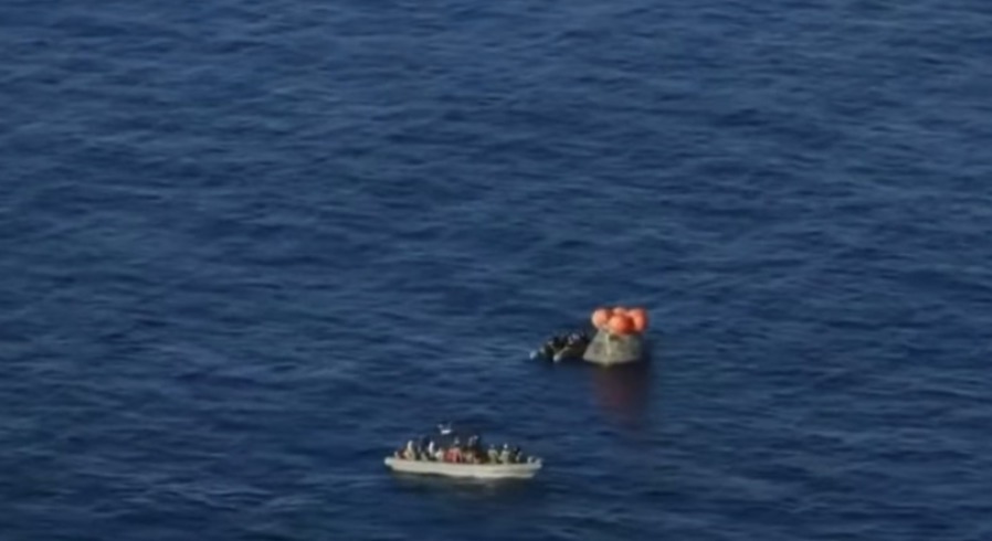 laopinion_col's tweet photo. #Mundo #Actualidad Imágenes de la cápsula Orion en la costa oeste de Estados Unidos.
https://t.co/YbdCqZ2iJe https://t.co/9XXVuvBG9l