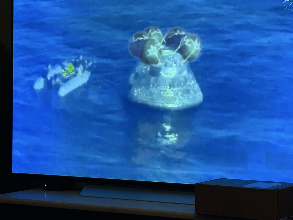 KellyMundt's tweet photo. Hey @elonmusk give @NASA @Starlink so we can get better pictures/videos! https://t.co/Tfmygaz06R