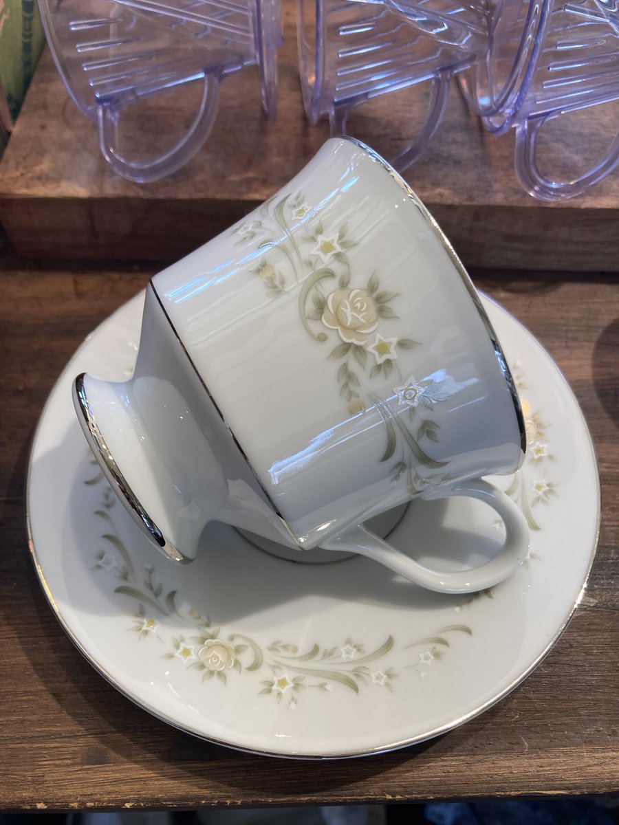 kaze_coffeeshop's tweet image. おはようございます。
風珈琲店、オープンしました。
比叡山山頂付近は晴れ。
今朝の一杯は、
#noritake カップ＆ソーサー
今日もよろしくお願いします。