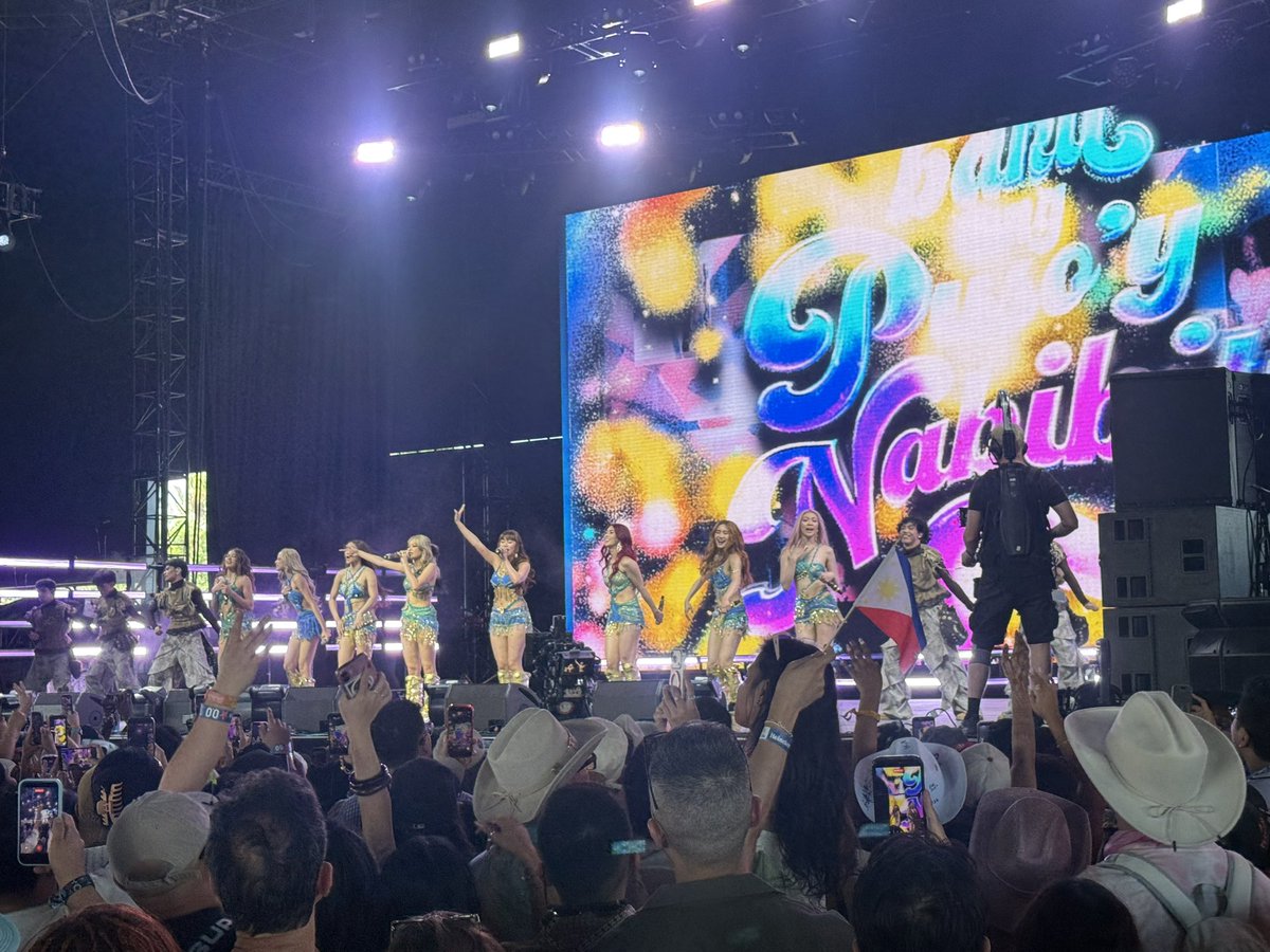 mjfelipe's tweet photo. BINI just made history with an impressive debut at Coachella's Mojave stage. With a 42-minute setlist of 10 songs mixing high-octane pop, dance, homegrown tracks like 'Shagidi', 'Pantropiko', 'Out of my head' including their latest track 'Blush'. https://t.co/q0IufQQ9fx