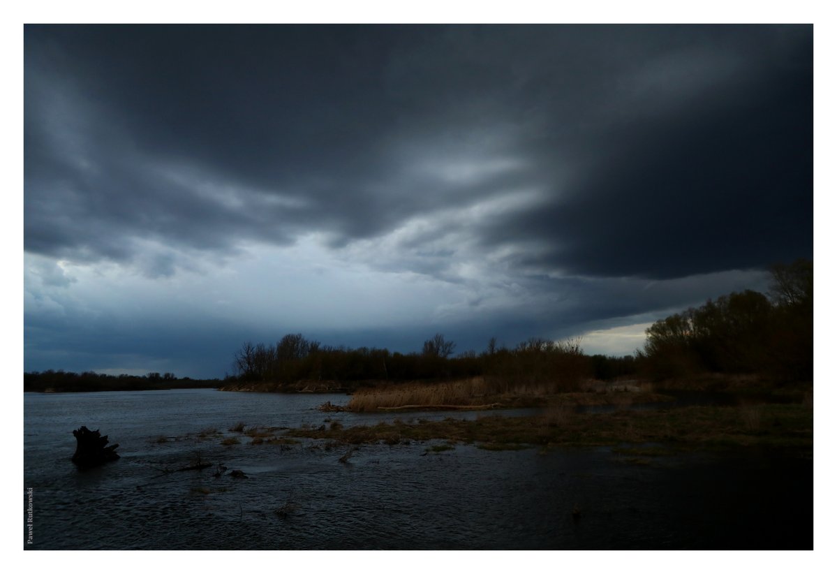 PaweRut98116786's tweet image. Idzie burza / Storm is coming (Warszawa. Wisła. Wiatr. Wielkanoc II)

#clouds #cloudscape #storm #landscapephotography