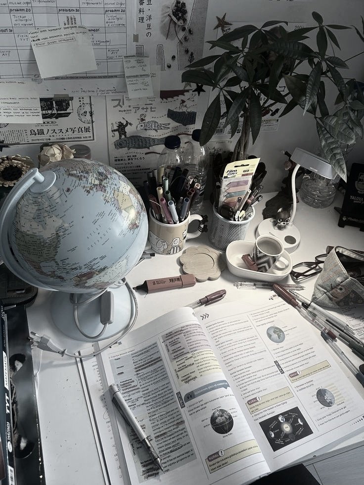 sourspring's tweet photo. @TamagoPost ⠀
⠀
2008,  𝙎𝙖𝙙𝙞𝙖 𝘼𝙙𝙖𝙢𝙞𝙧.
Kelas 11, pelajaran favoritnya Geografi.

Kalau kamu? 
⠀
⠀ https://t.co/T10eYpbVA0