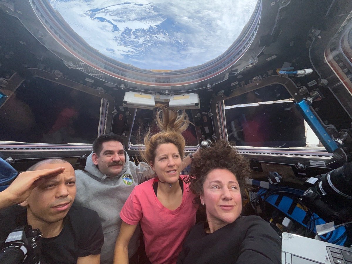 imsajjadgull_kr's tweet photo. #ArtemisII #NASA #BreakingNews #MoonMission #SpaceExploration #Viral #TrendingNow #BackHome #Orion #LunarMission #SpaceNews #ArtemisProgram #MoonReturn #DeepSpace #HumanSpaceflight #FutureIsNow #ExploreTheMoon #RocketLaunch #Astronauts #Science #SpaceUpdate https://t.co/ttj3Rq7med