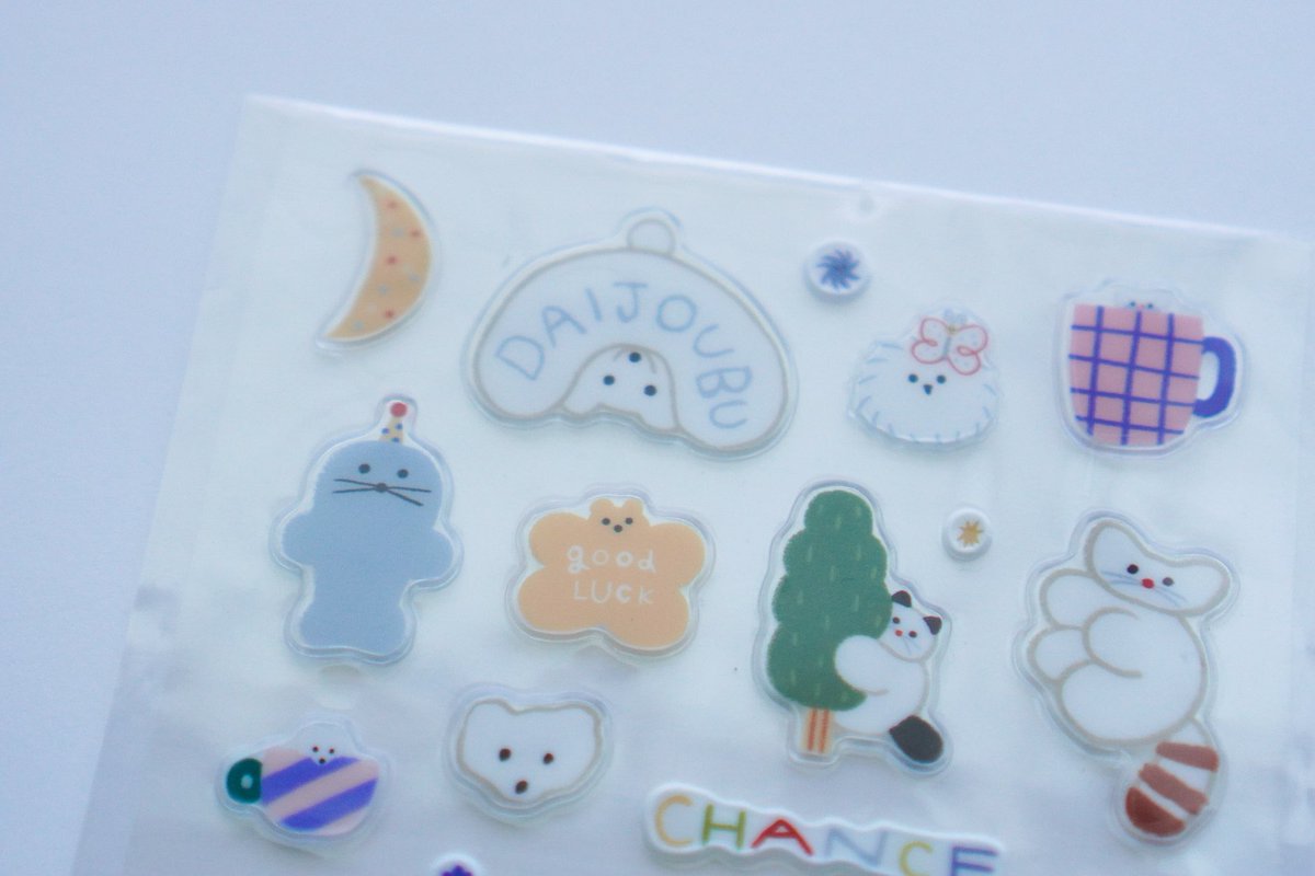 shionkawabe's tweet photo. クリアなぷくぷくシール🧊
こちらも個展で新発売します➰✸ https://t.co/FbOpoxvLTd