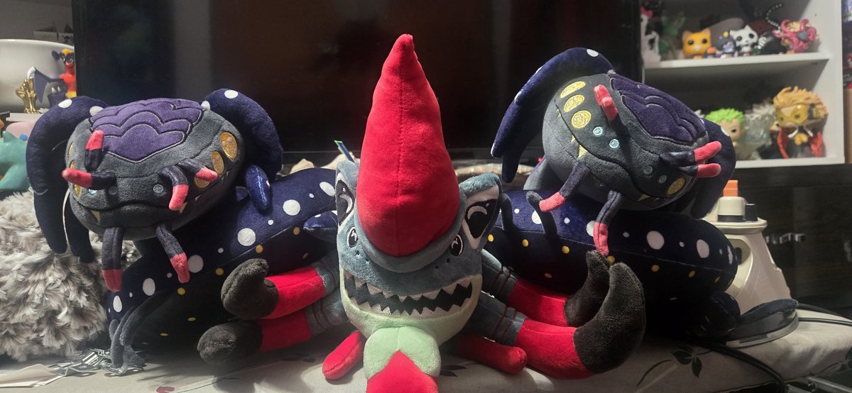 RyuuRedFox's tweet photo. @AnthomniaGAME FINALLY got my hands on my Lil Gargy plushys! And I got a reaper too :3 They are so freaking cute I love them so much! 
#subnautica
Can't think Anthomnia enough for having a second run. I missed the first deadline order date by literally 2 days. I was devastated. https://t.co/QUYM5YcPsB