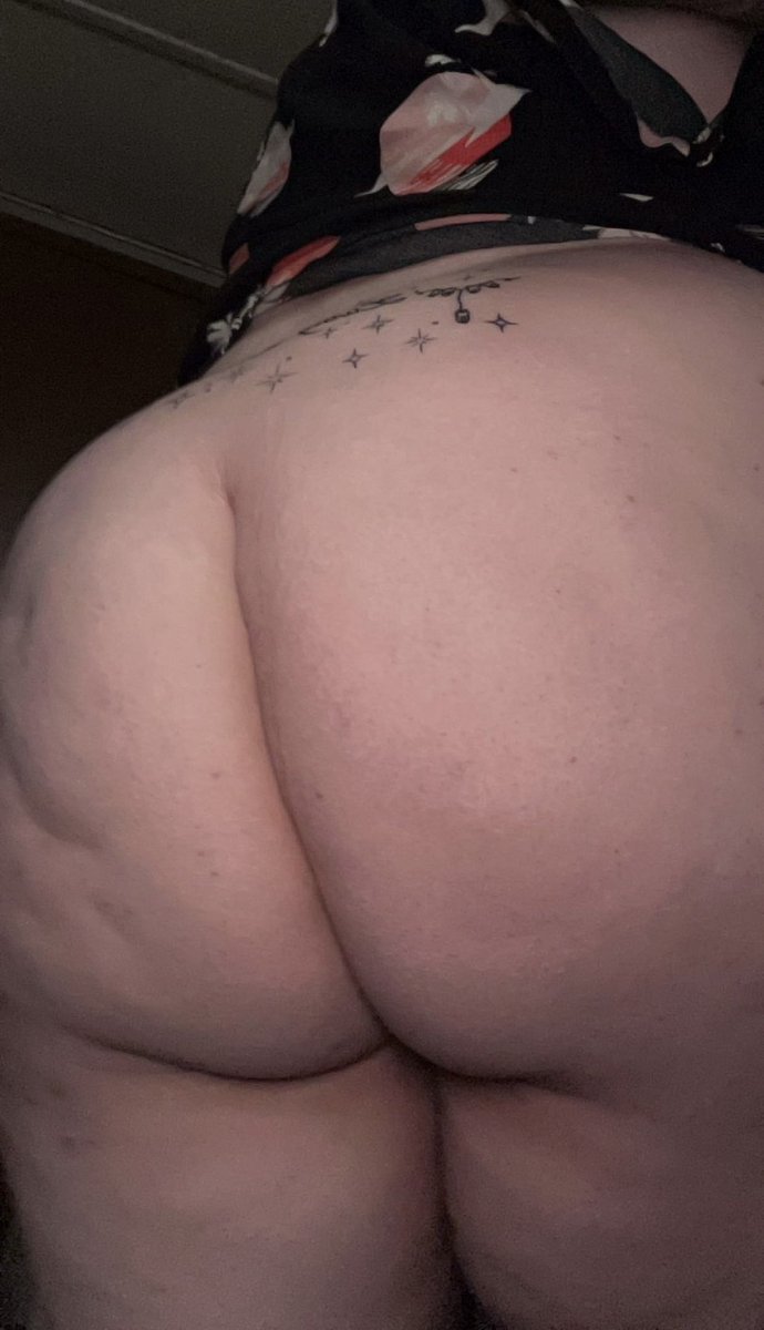 big fat goth girl with huge mommy milkers and a thick ass and a tramp stamp, oh my !! 👻🖤

• nsfwtwt #nsfwtwt thick goth switch •