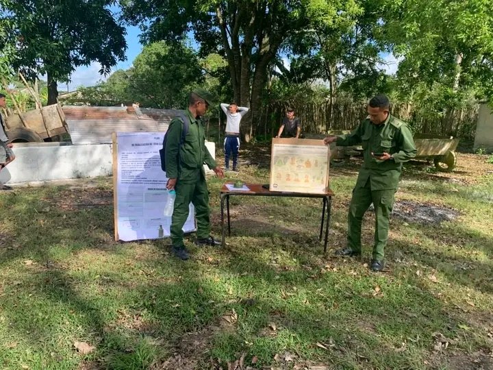 "Quien se levanta hoy con #Cuba 🇨🇺, se levanta para todos los tiempos." 
En #MiSantoDomingoCuba se desarrolló
jornada de preparación para la defensa en el consejo popular Baliño. #VillaClaraConTodos #CubaEstáFirme 
#CubaMined