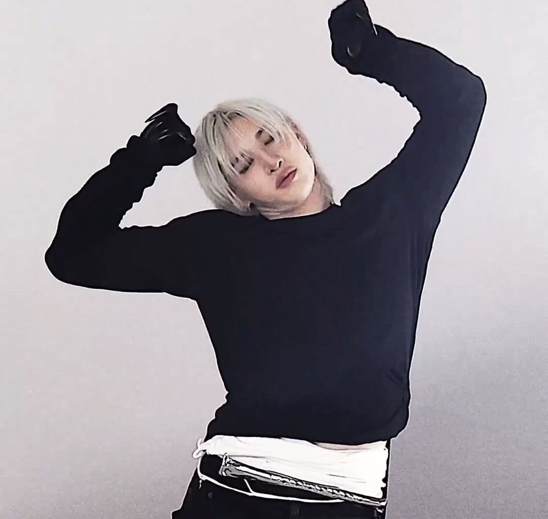 ⁸⁴ • ★ tweet media