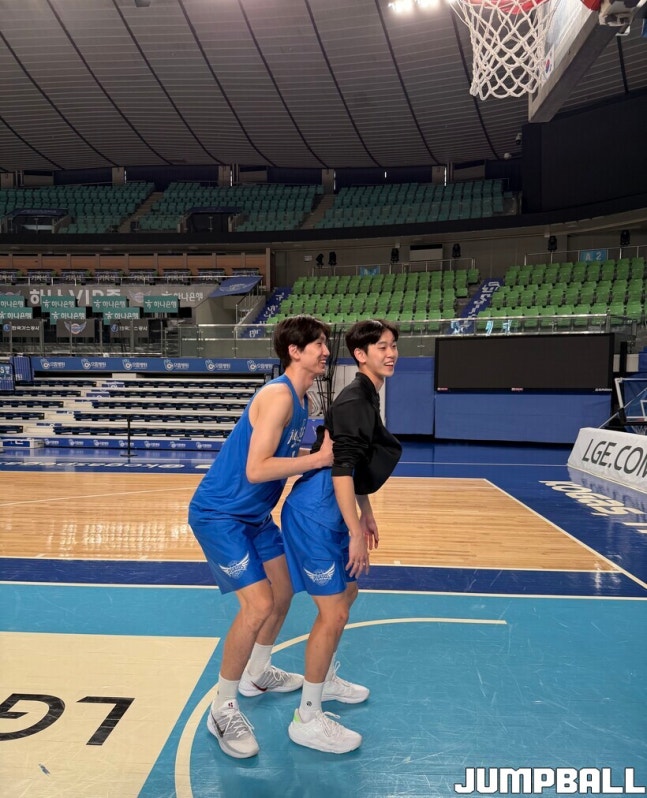 돌공² tweet media