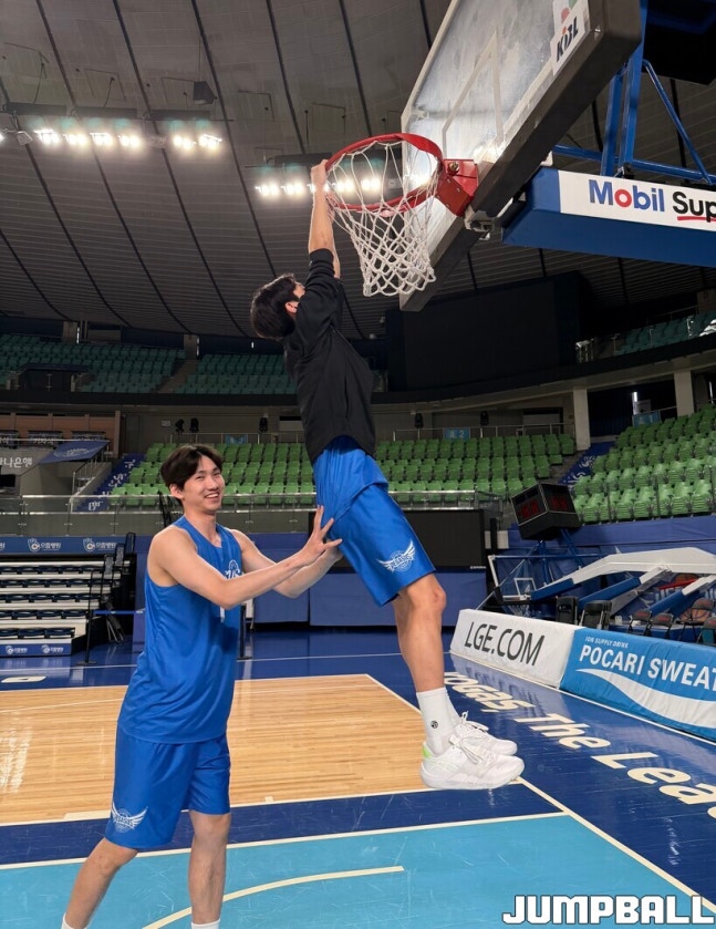 돌공² tweet media