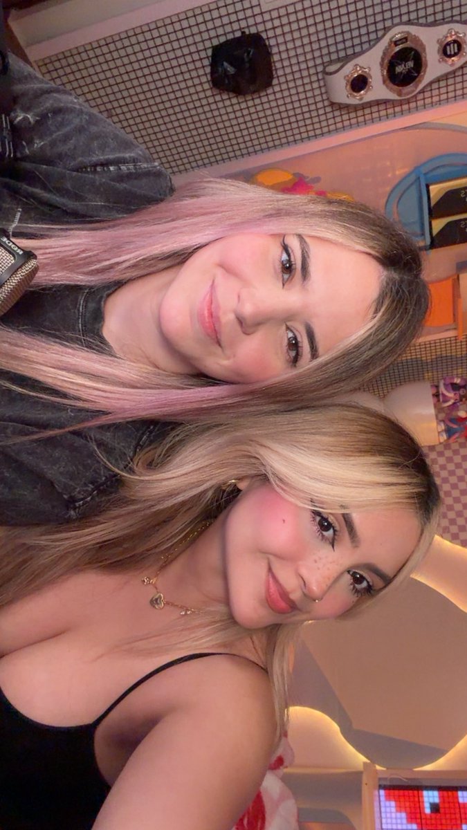 ARI 🍓✨ tweet media