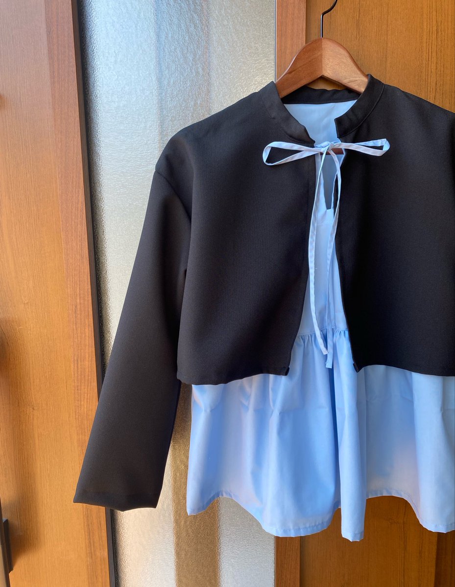 ___purabloom___'s tweet photo. 大人服〜😆✨✨✨✨✨

フロントの紐は結んでても解いててもかわいい

すぐ着たかったから急遽玄関ドアに引っかけて撮影😂 https://t.co/ddfmVpEwEx