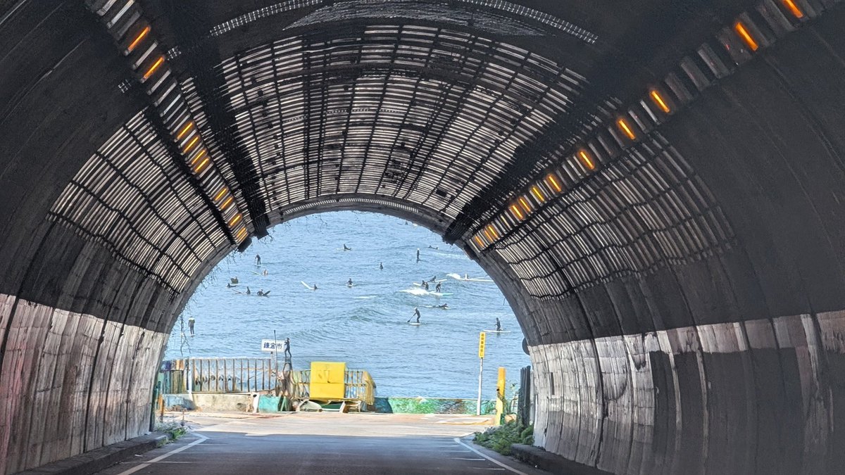 sup_season2's tweet image. トンネルを抜ければ
そこはサーフパラダイス🌊

なんかいい写真が撮れた

#鎌倉
#Surfer 
#トンネル
#海