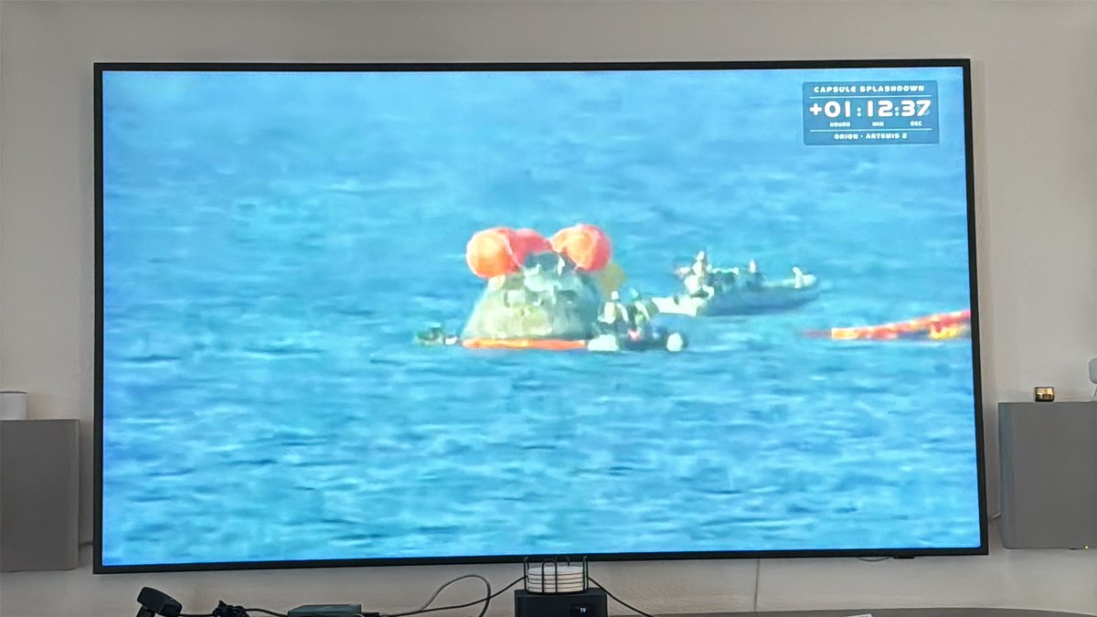 Michae1French's tweet photo. Over an hour to get them out… I could have towed them to shore with a jon boat by now… @elonmusk why 40+ people and so much time? https://t.co/rAhQMFt7Mm