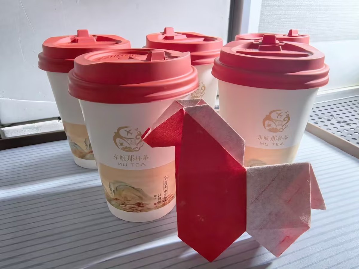 China Eastern Airlines tweet media