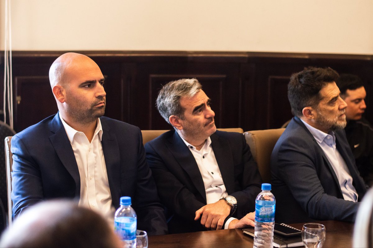 Matías de Urraza tweet media