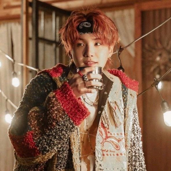 nin⁷ is studying 📖 tweet media