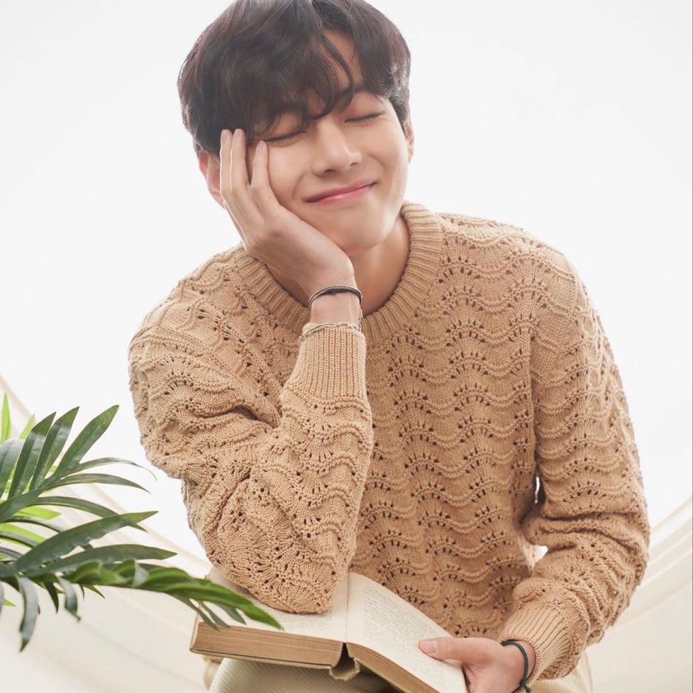 nin⁷ is studying 📖 tweet media